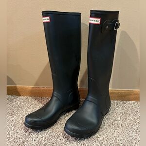 Hunter boots - black, size 10.
